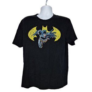Batman Men's T Shirt Size Large Batman Lunging Forward Short Sleeve Black